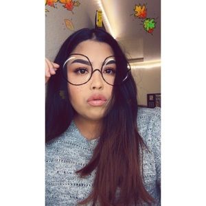 Meet your Posher, Paula